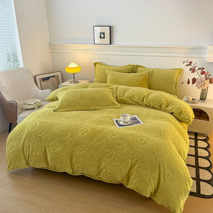 Washlo VelvetDream 4 Piece Bedding Set (Duvet Cover + Fitted Sheet + 2 Pillowcases)