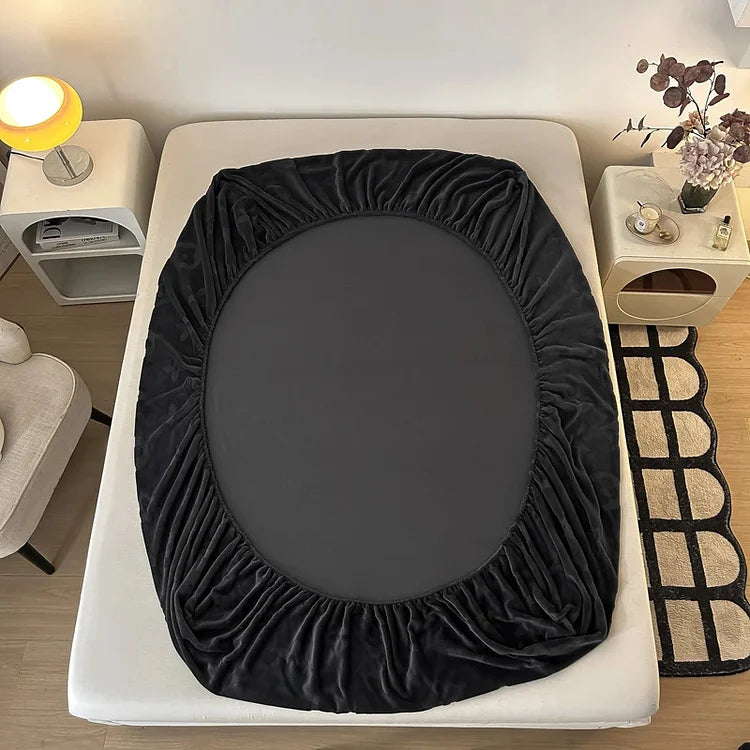 Washlo VelvetDream 4 Piece Bedding Set (Duvet Cover + Fitted Sheet + 2 Pillowcases)