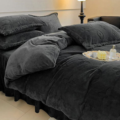 Washlo VelvetDream 4 Piece Bedding Set (Duvet Cover + Fitted Sheet + 2 Pillowcases)