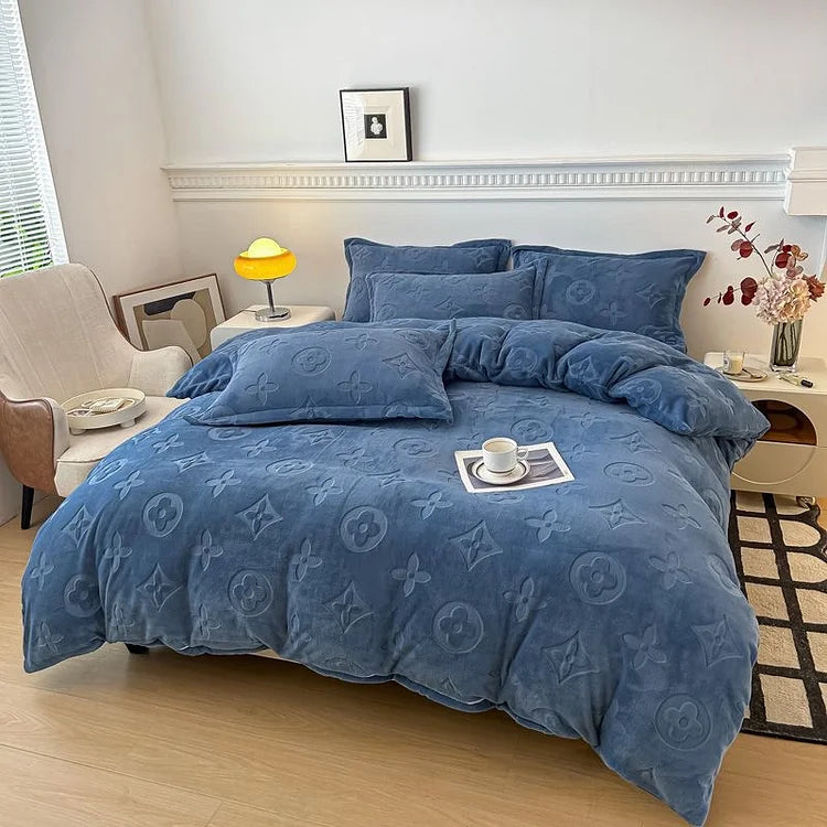 Washlo VelvetDream 4 Piece Bedding Set (Duvet Cover + Fitted Sheet + 2 Pillowcases)